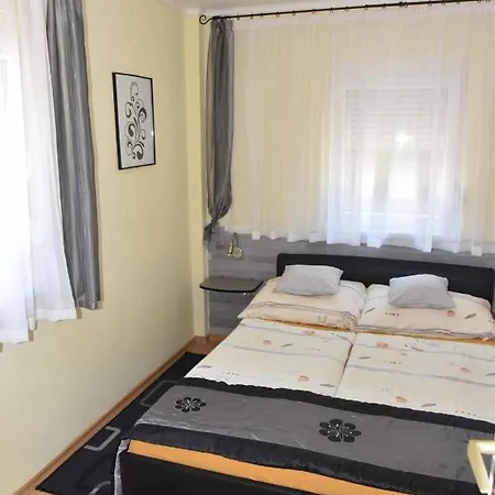 Holiday Home Gyenesdias 5 * Gyenesdiás